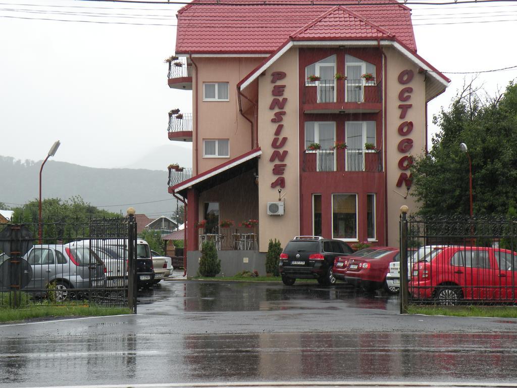 Pensiunea Octogon Piatra Neamţ Esterno foto