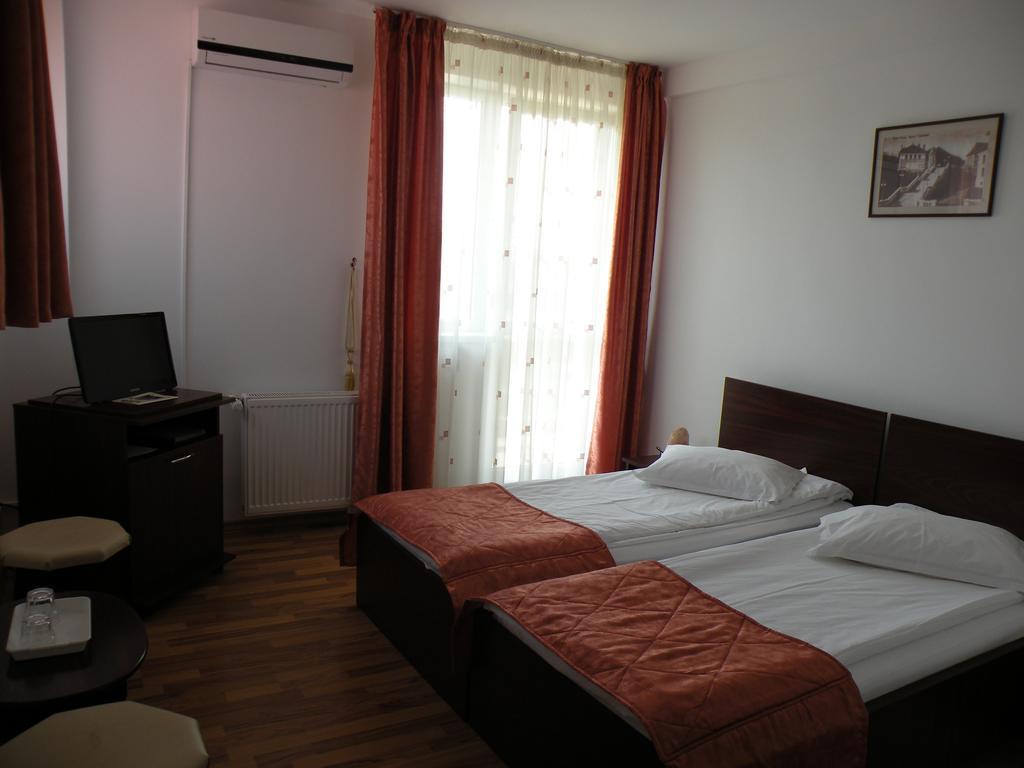 Pensiunea Octogon Piatra Neamţ Camera foto